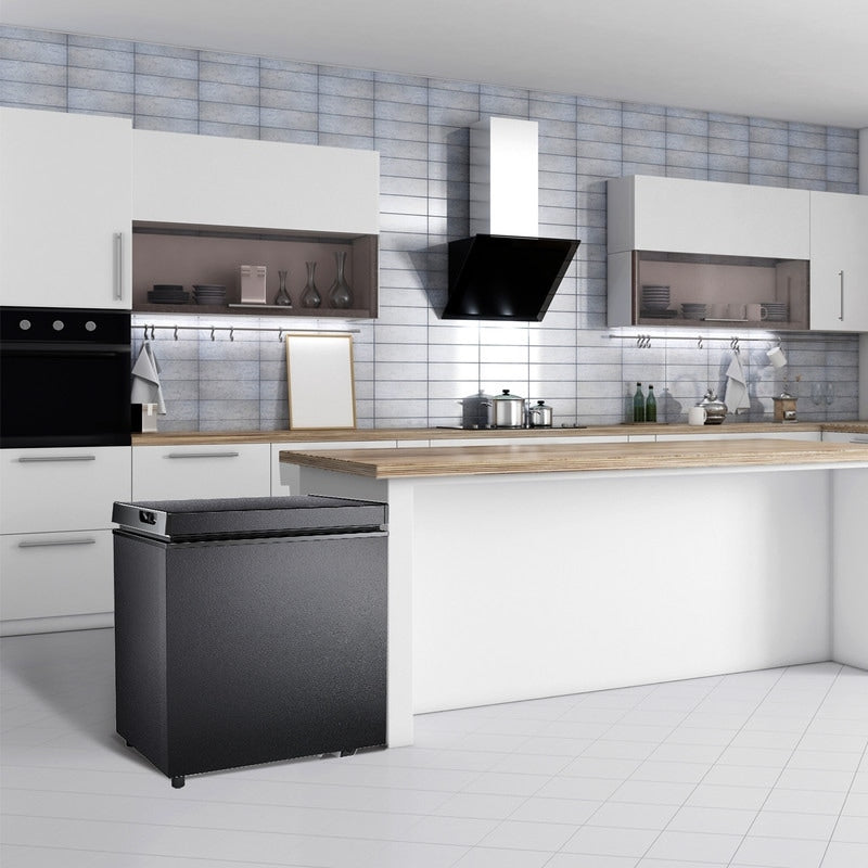 Congélateur à coffre de 1,8 pi3 avec panier amovible, drain inférieur, thermostat à 7 niveaux, design indépendant pour maison et appartement.