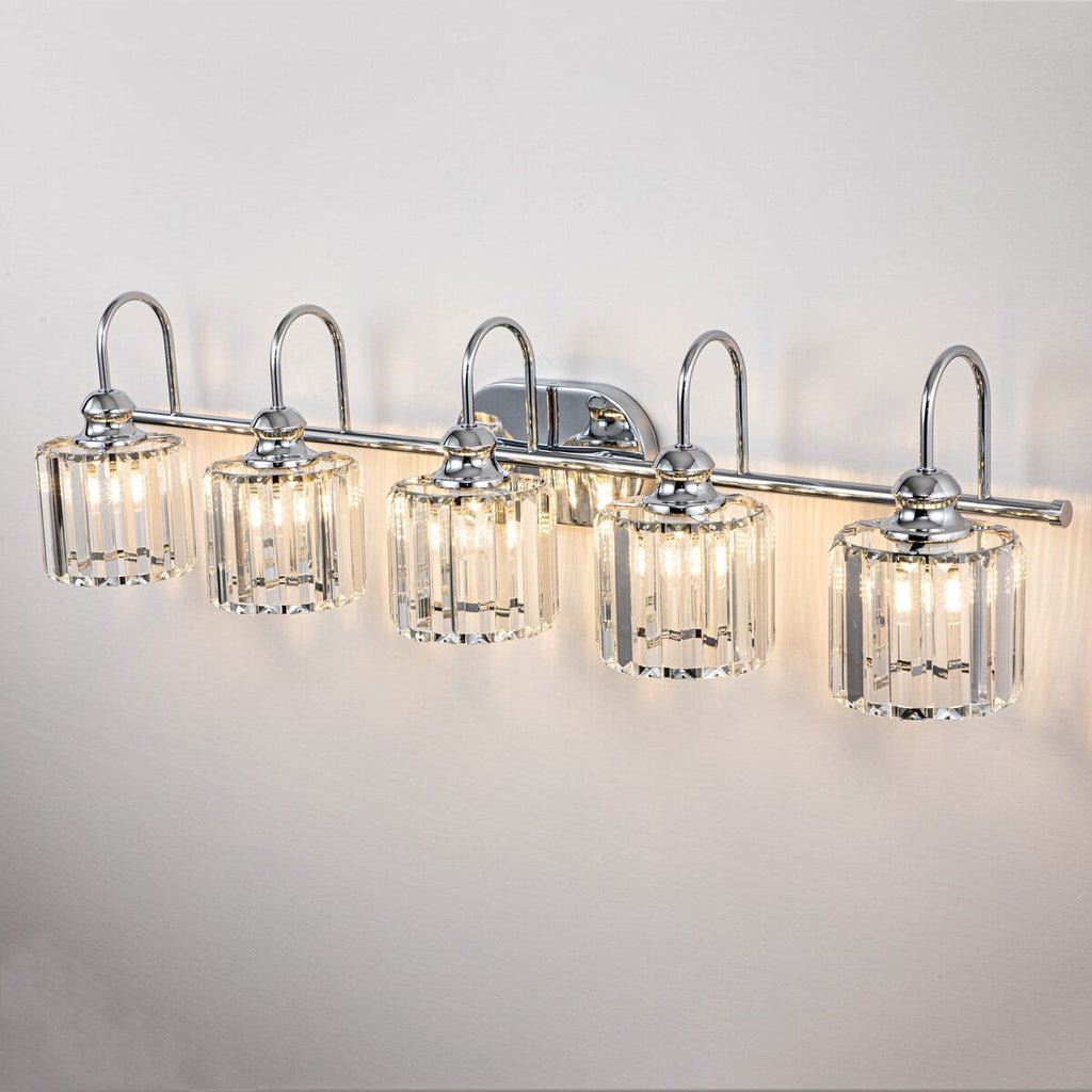 Ensemble de 5 luminaires linéaires à intensité variable pour salle de bain, style glamour, avec abat-jour en cristal cylindrique.