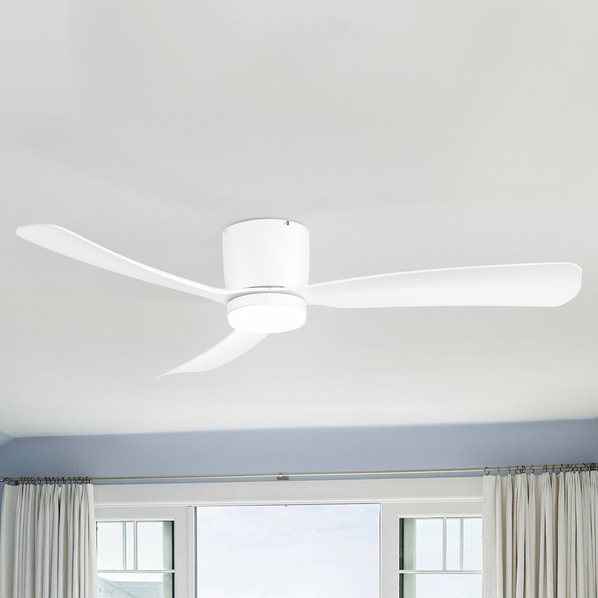 Ventilateur de plafond LED à montage encastré de 52 pouces noir/blanc avec éclairage et télécommande (3 pales)