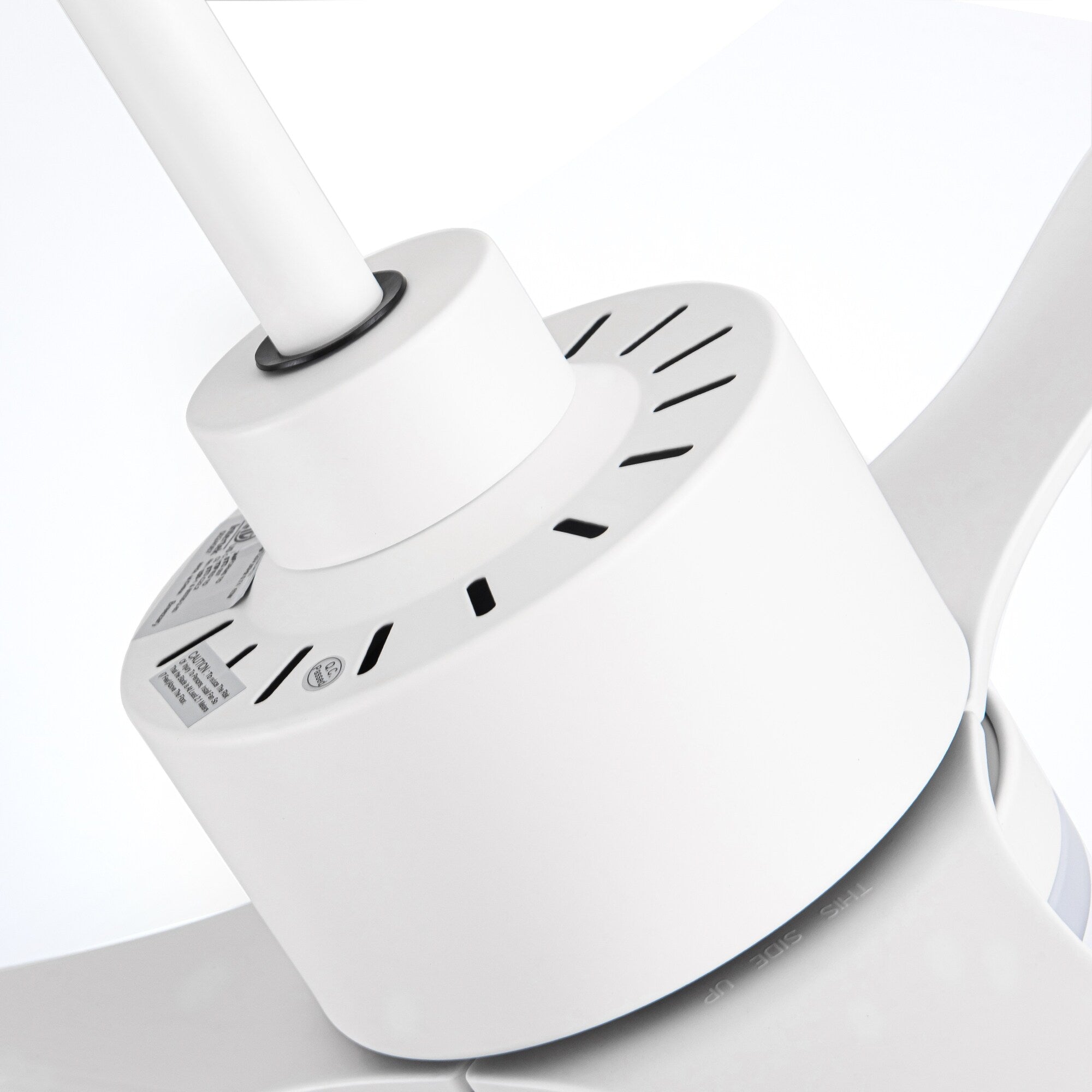 Ventilateur de plafond LED 52 pouces avec éclairage et télécommande (3 pales)