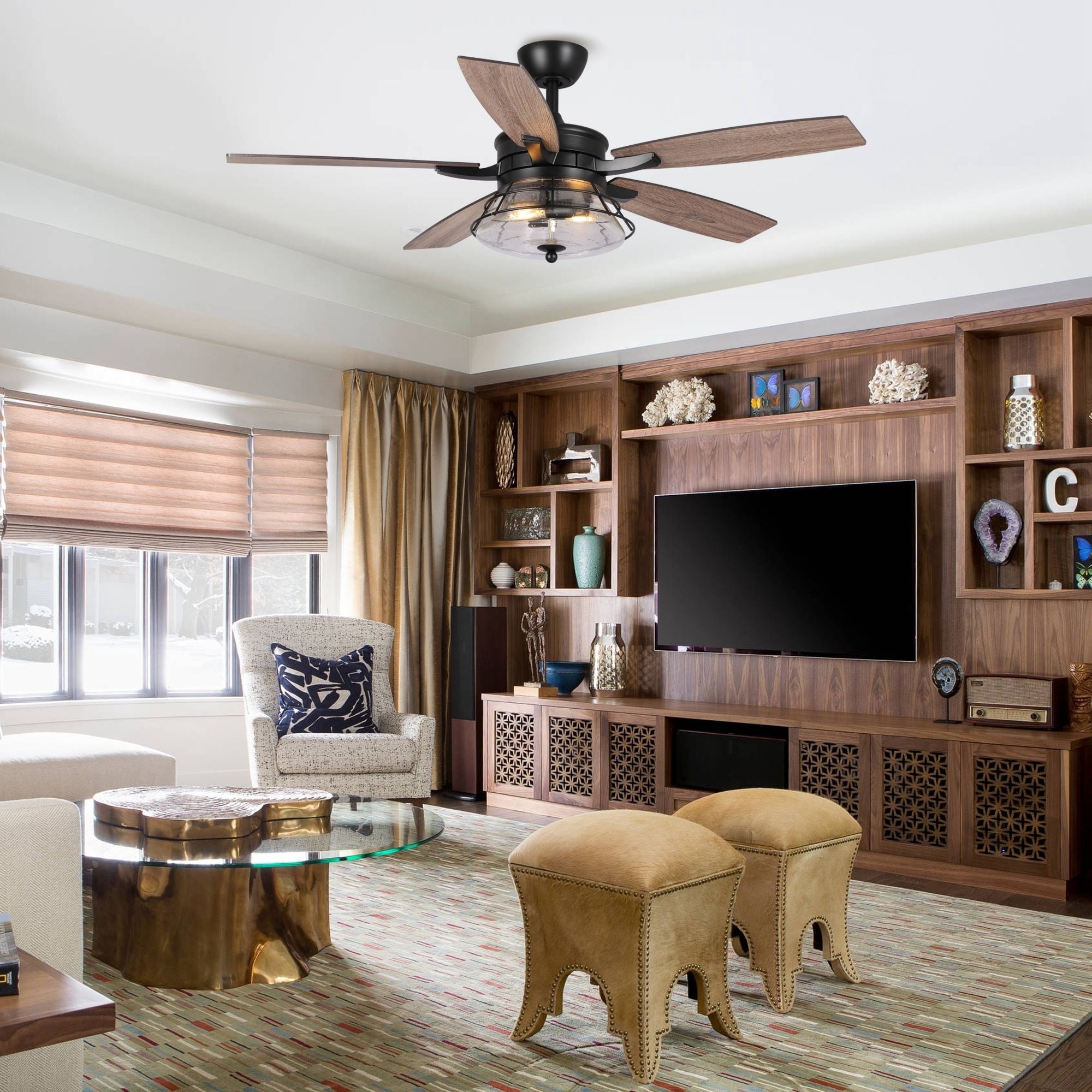 Ventilateur de plafond décoratif noir à 52 pales en verre dépoli, avec télécommande et kit d'éclairage.