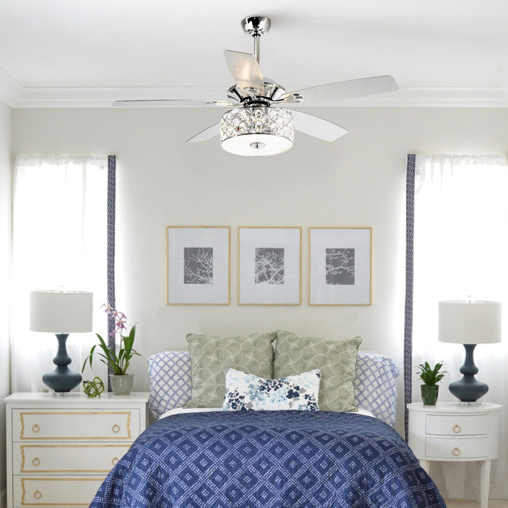 Luminaire suspendu moderne à 52 branches et 4 lumières, avec ventilateur de plafond à cristaux et télécommande.