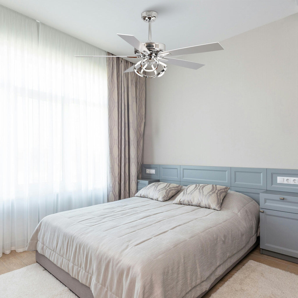 Ventilateur de plafond intérieur moderne de 52 pouces avec éclairage chromé/noir, télécommande et 5 pales réversibles.