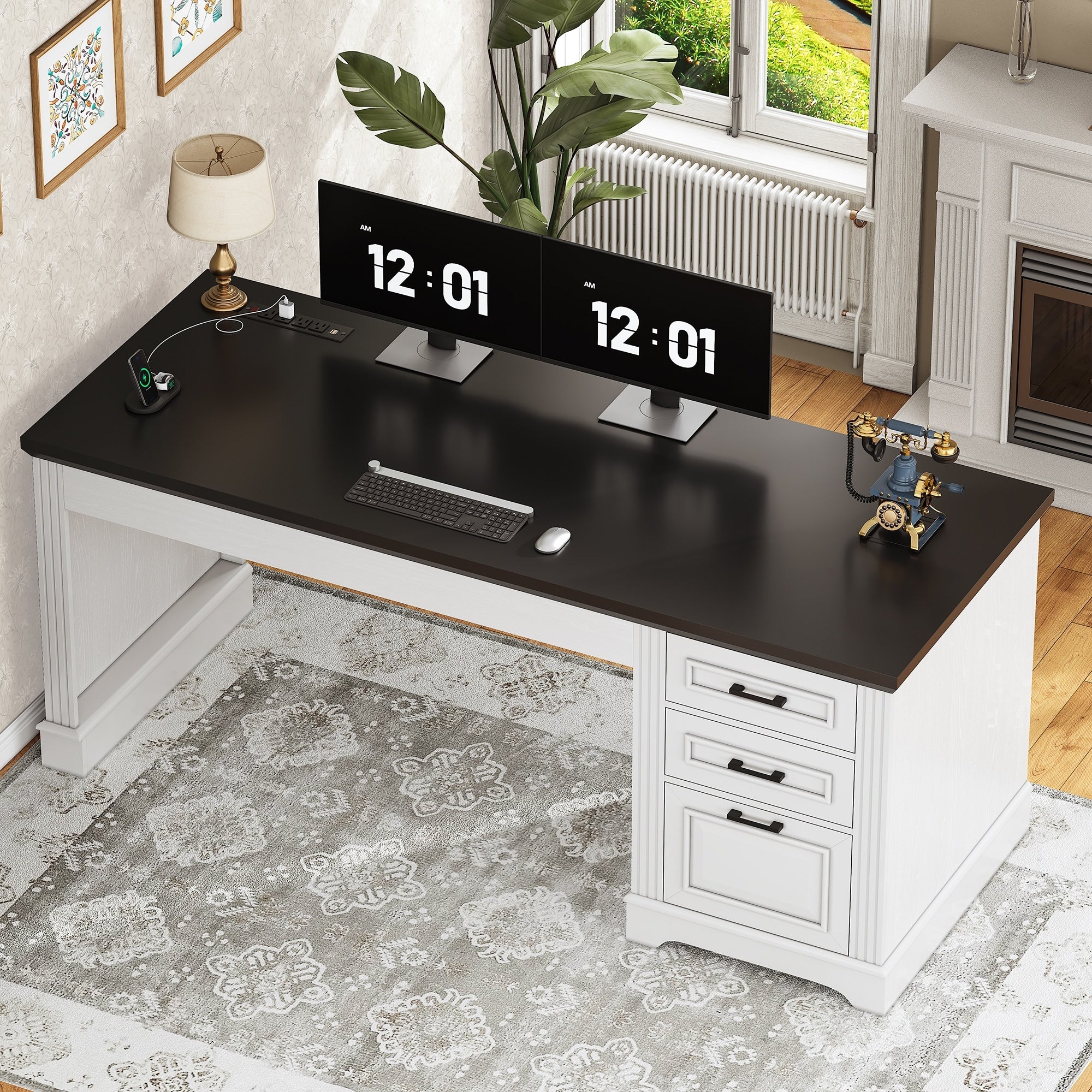 Bureau de direction de style farmhouse, bureau de travail à domicile, tiroir à dossiers, support de moniteur, prise de courant.