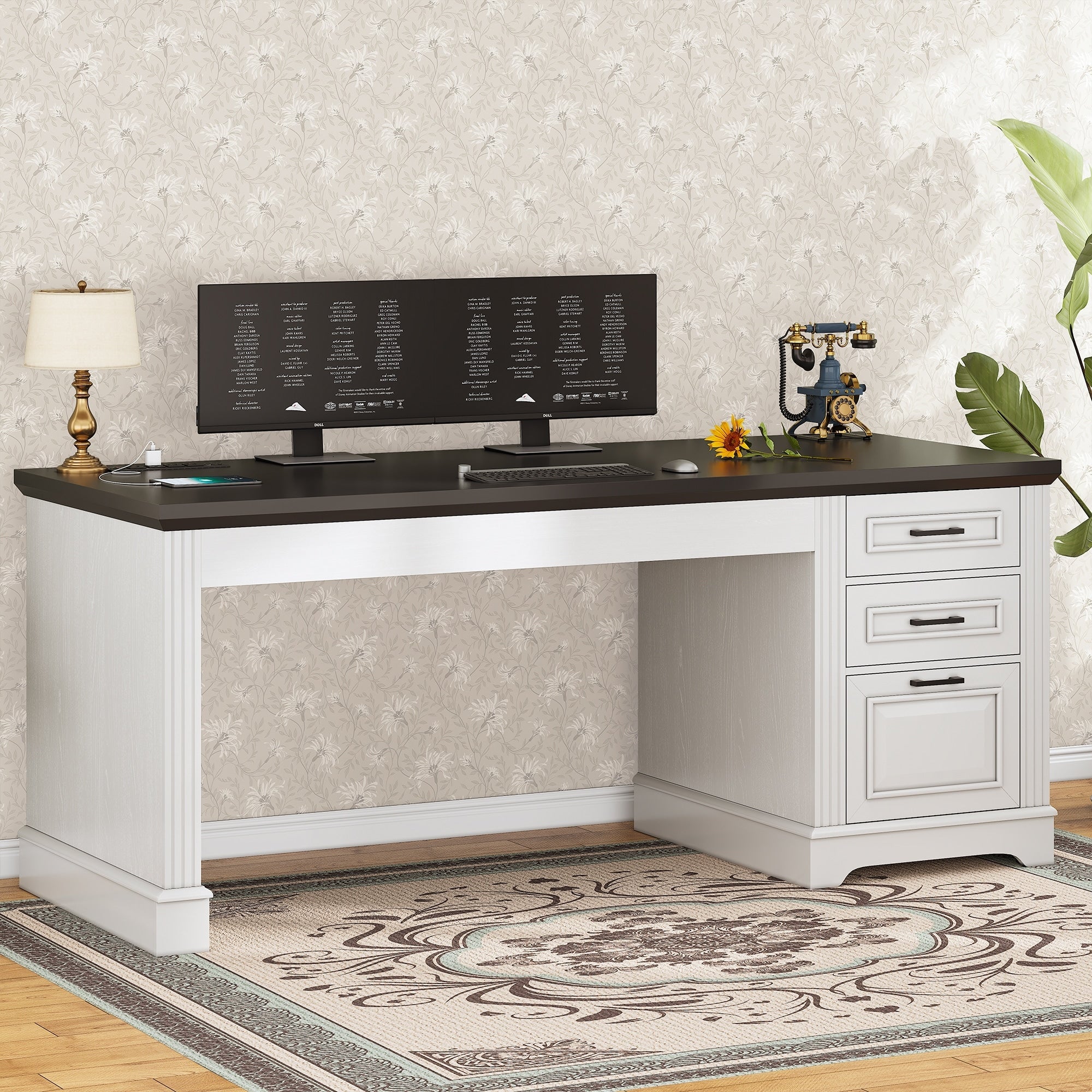 Bureau de direction de style farmhouse, bureau de travail à domicile, tiroir à dossiers, support de moniteur, prise de courant.