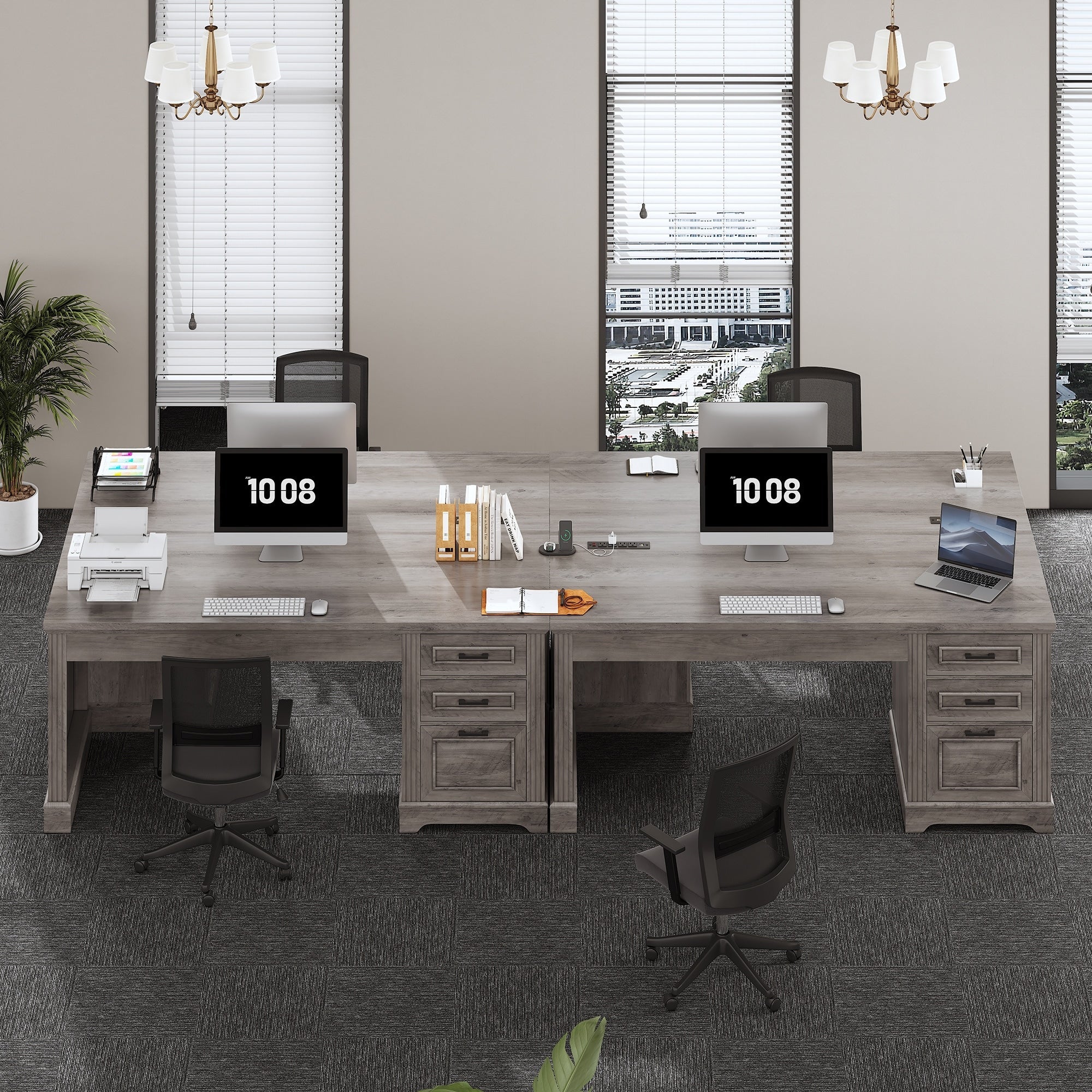 Bureau de direction de style farmhouse, bureau de travail à domicile, tiroir à dossiers, support de moniteur, prise de courant.