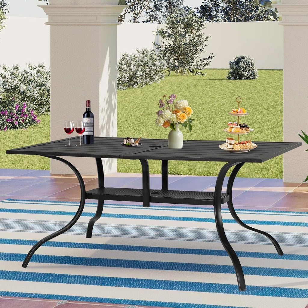 Table rectangulaire de jardin en métal à lattes avec trou pour parasol, 60 x 37 pouces, pour 6 personnes.