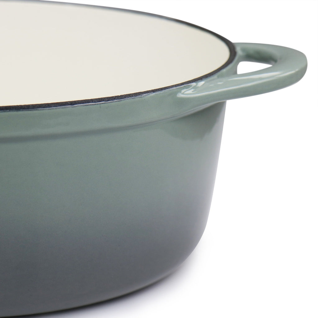 Casserole ovale en fonte émaillée de 7 quarts, couleur nuage de tempête