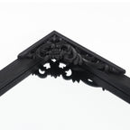 Grand miroir de sol en bois massif à encadrement incurvé et décorations sculptées