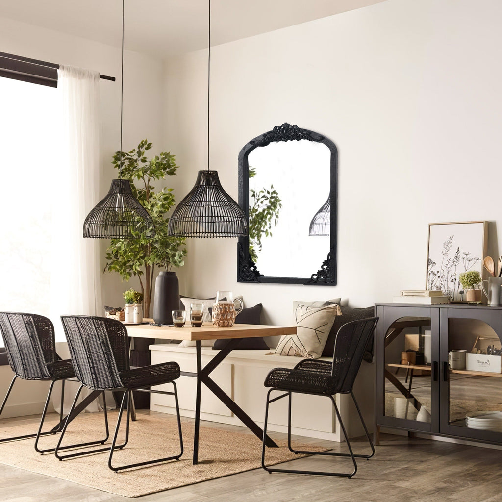 Grand miroir de sol en bois massif à encadrement incurvé et décorations sculptées