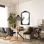 Grand miroir de sol en bois massif à encadrement incurvé et décorations sculptées