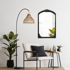 Grand miroir de sol en bois massif à encadrement incurvé et décorations sculptées