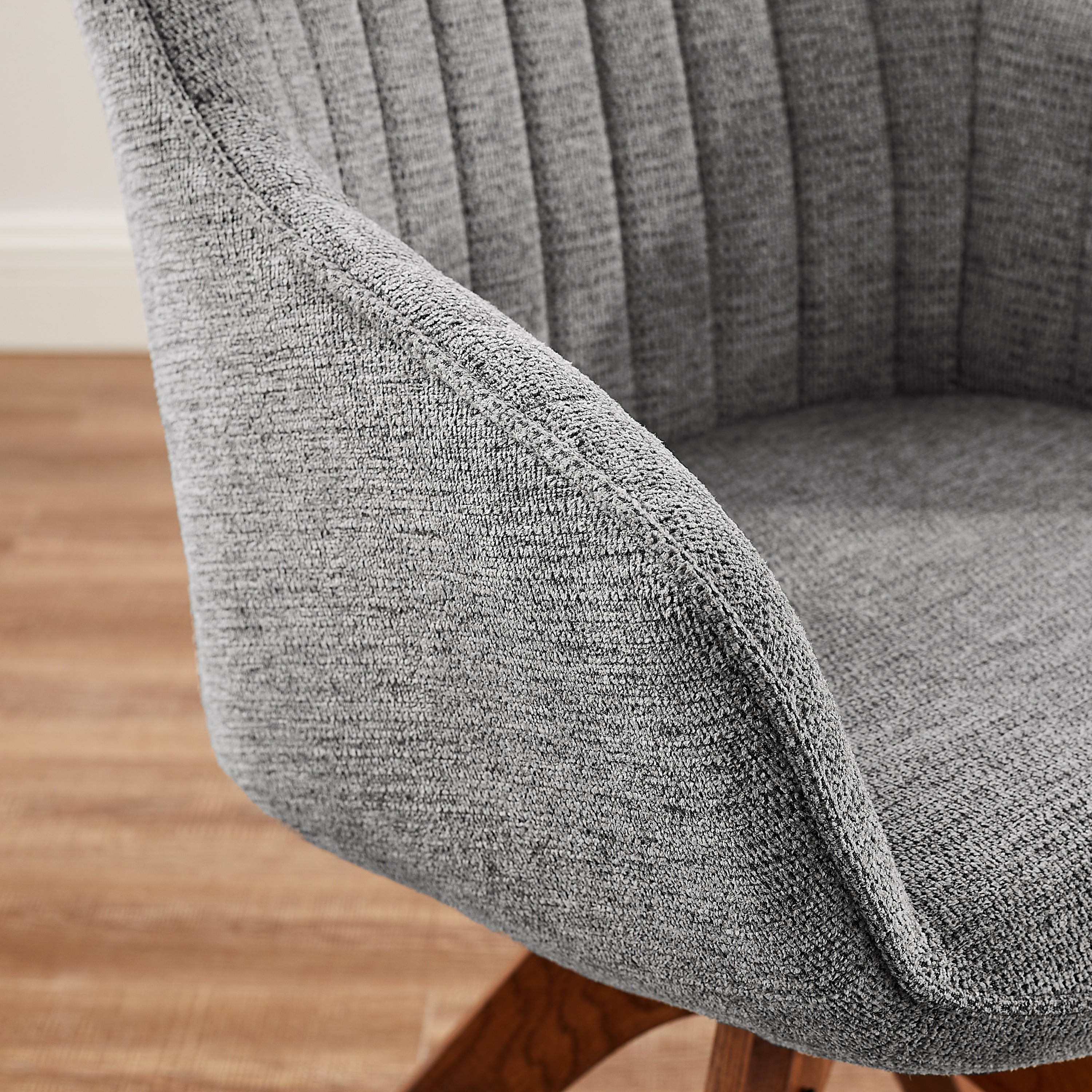 Fauteuil pivotant à accoudoirs pour bureau ou salon, style moderne, avec pieds en bois, Art Leon.