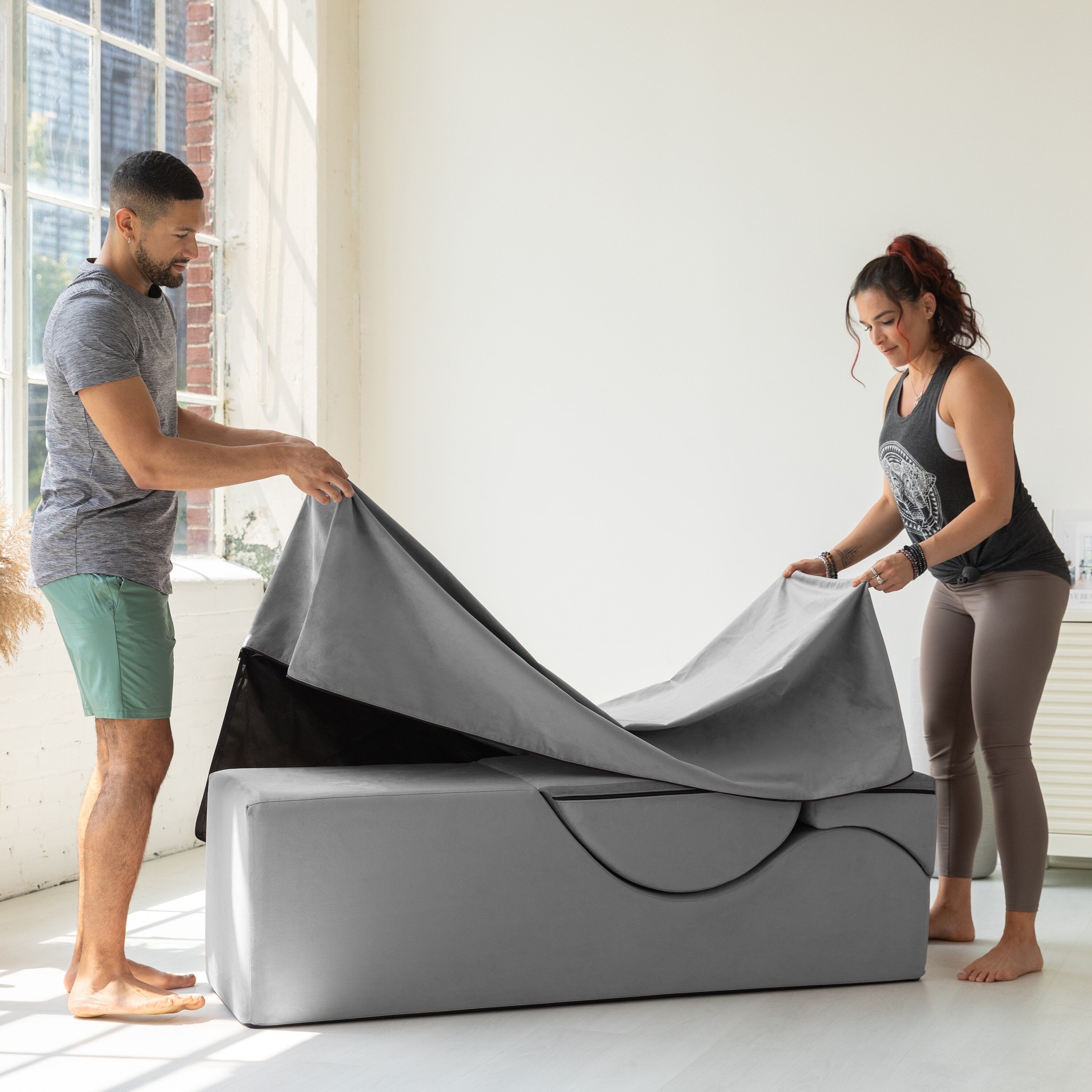 Chaise longue convertible Avana Kami / Yoga et massage - Pouf 2-en-1 avec chaise de salon de yoga escamotable, microvelours - N/A