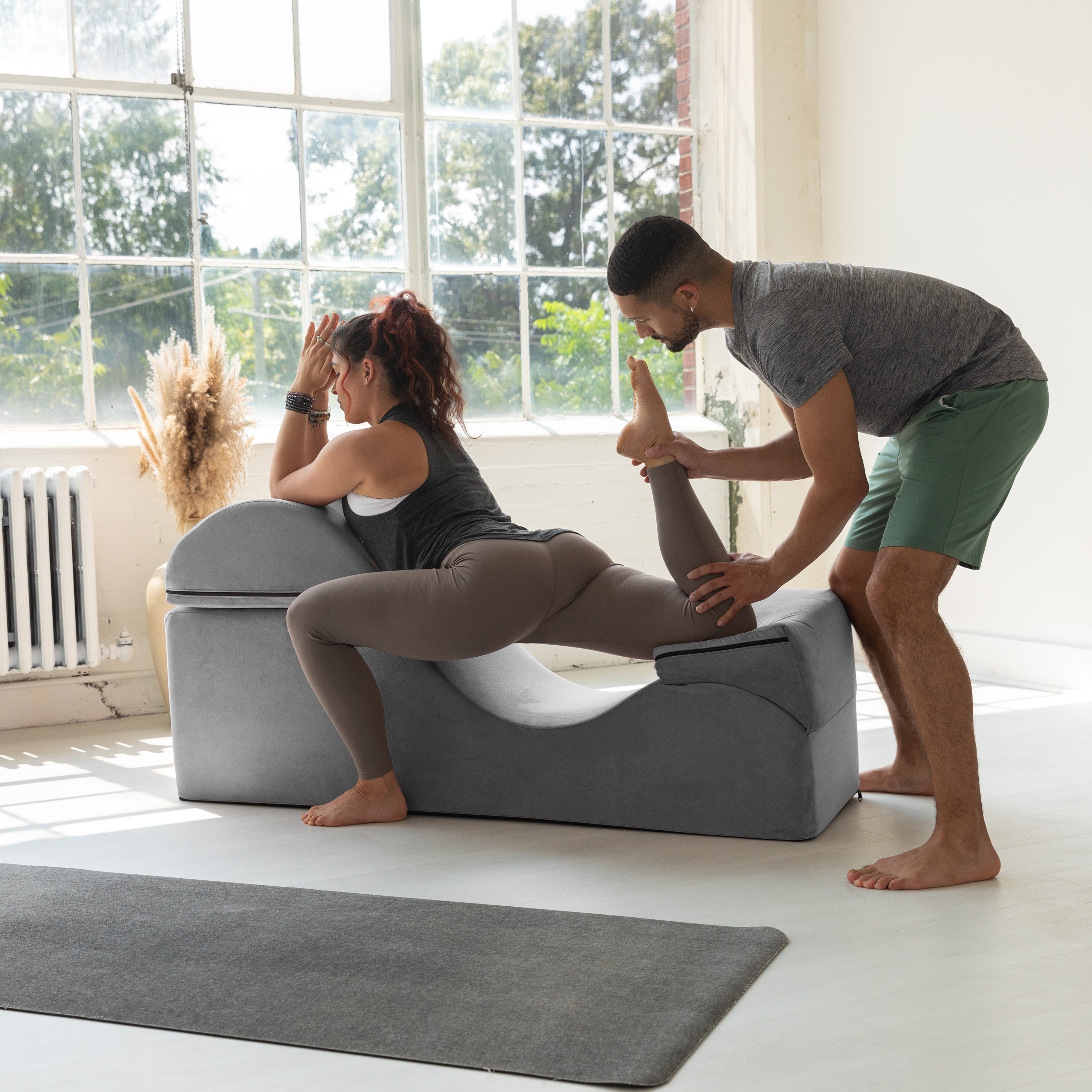 Chaise longue convertible Avana Kami / Yoga et massage - Pouf 2-en-1 avec chaise de salon de yoga escamotable, microvelours - N/A