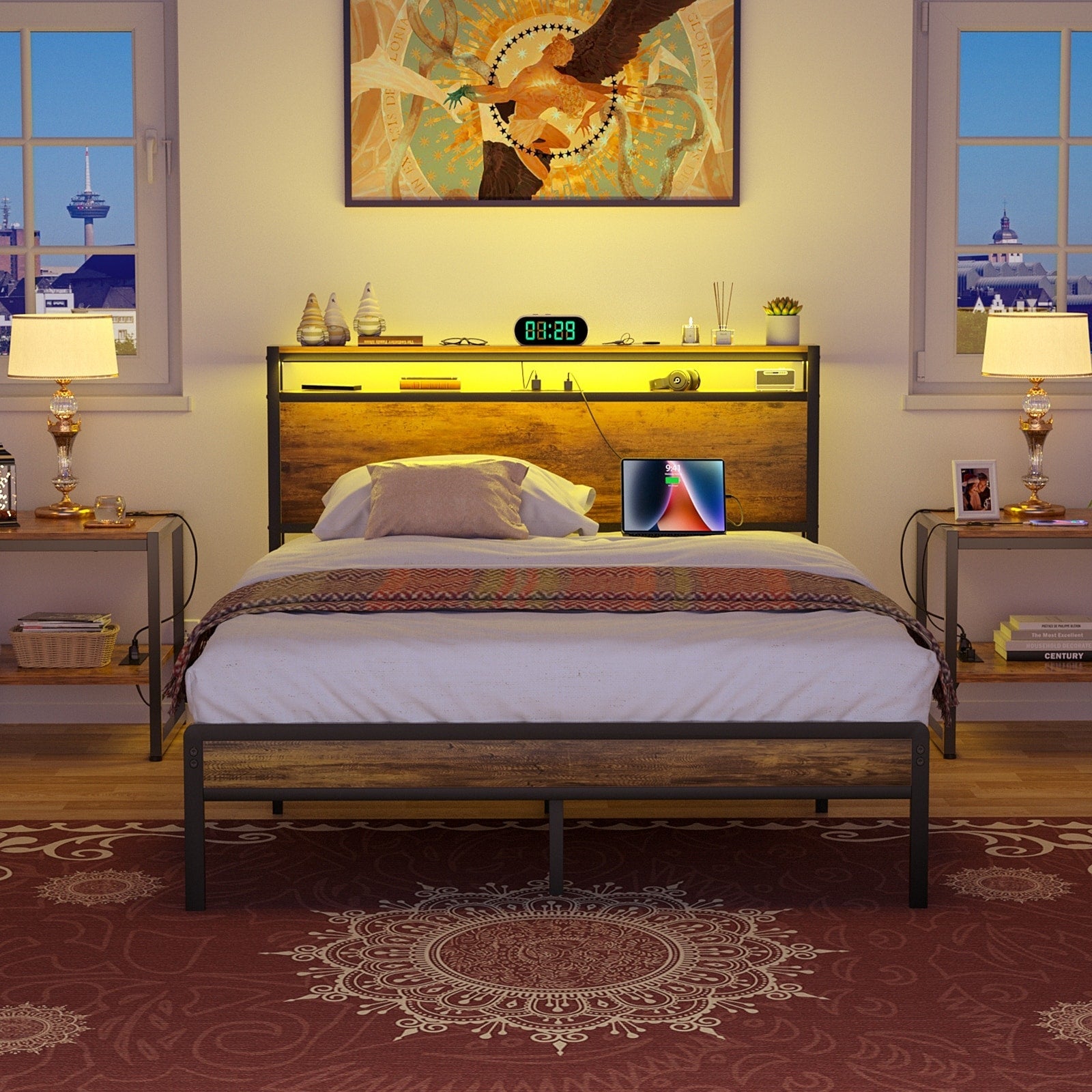 Cadre de lit plateforme en bois de style farmhouse avec station de recharge et lumières LED