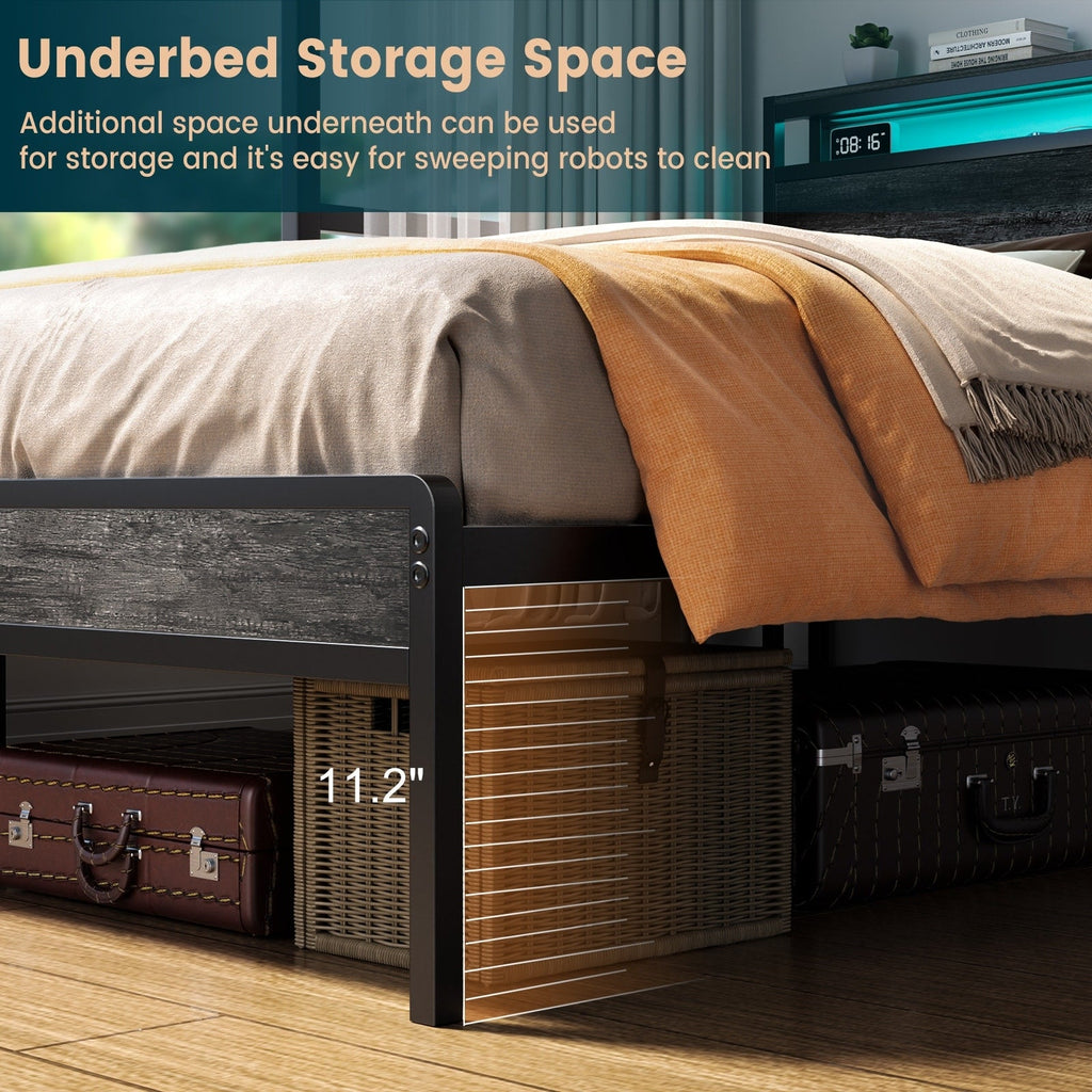 Cadre de lit plateforme en bois de style farmhouse avec station de recharge et lumières LED