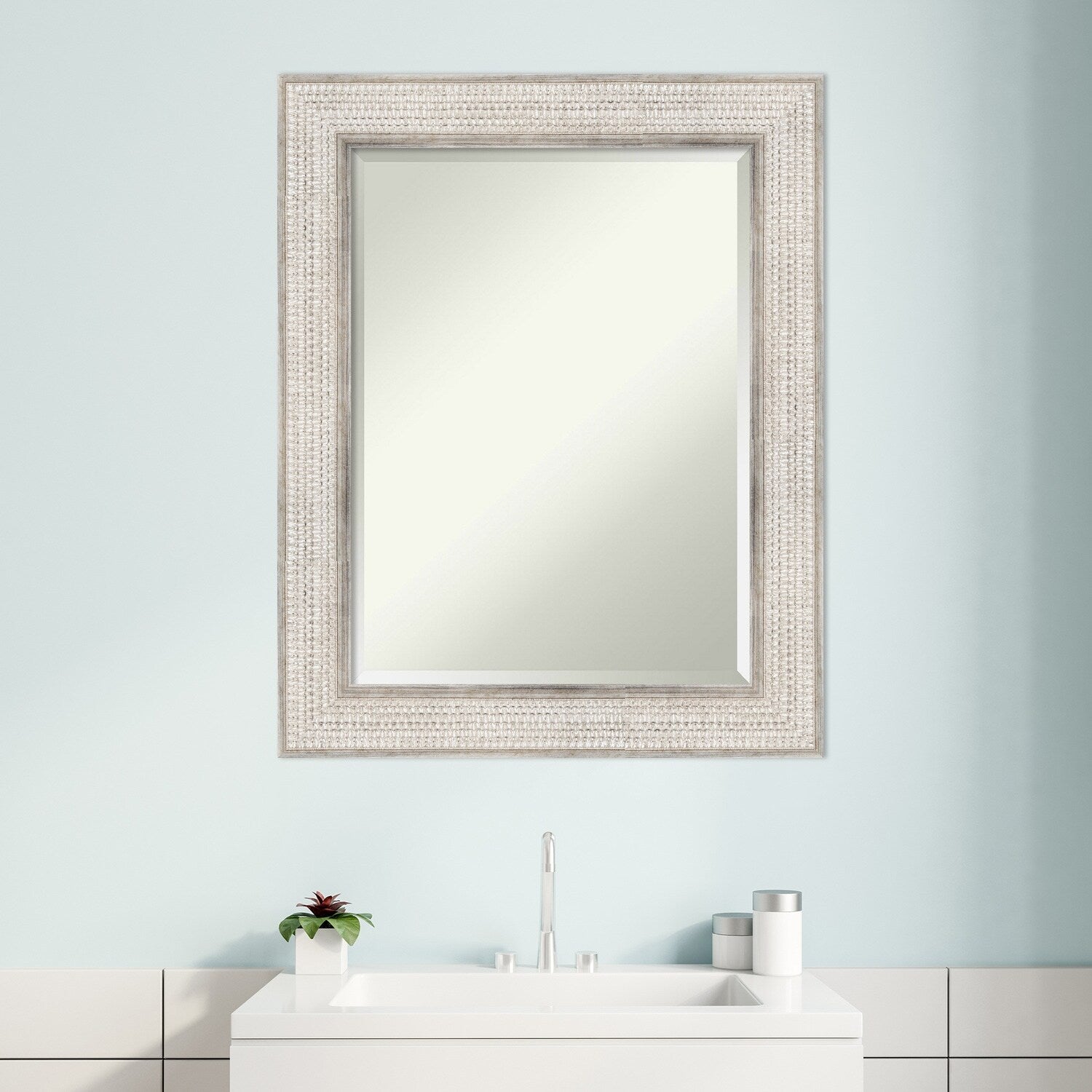 Miroir mural de salle de bain en bois biseauté - Cadre argenté Trellis - Trellis Argenté