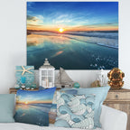 Cœur de plage bleu avec coucher de soleil lointain - Tableau sur toile représentant un bord de mer