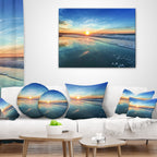 Cœur de plage bleu avec coucher de soleil lointain - Tableau sur toile représentant un bord de mer