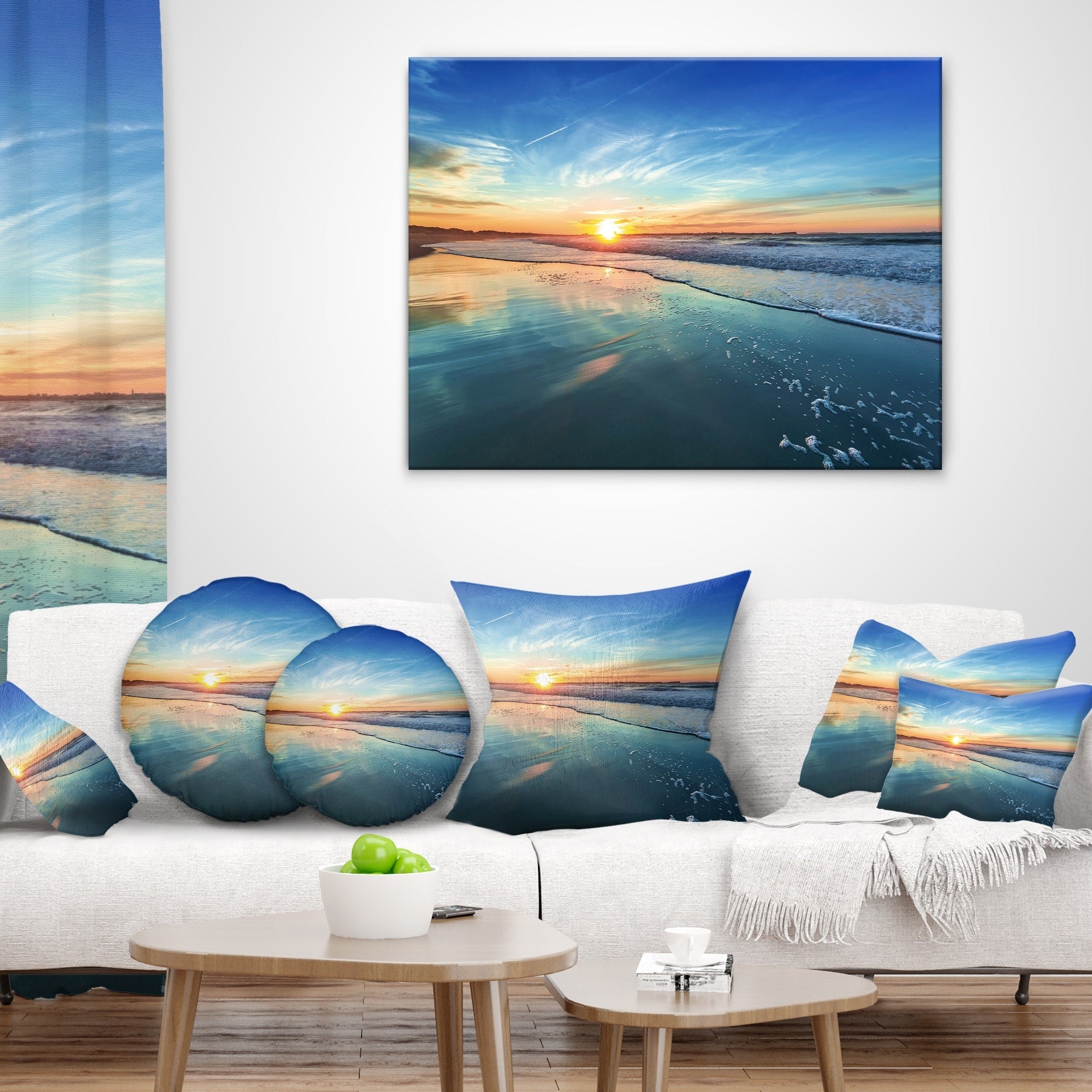 Cœur de plage bleu avec coucher de soleil lointain - Tableau sur toile représentant un bord de mer