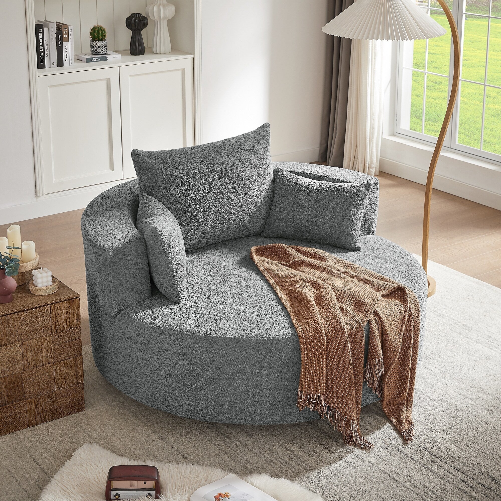 Fauteuil lounge rond en chenille, avec accoudoirs et base pivotante à 360° et 3 coussins amovibles