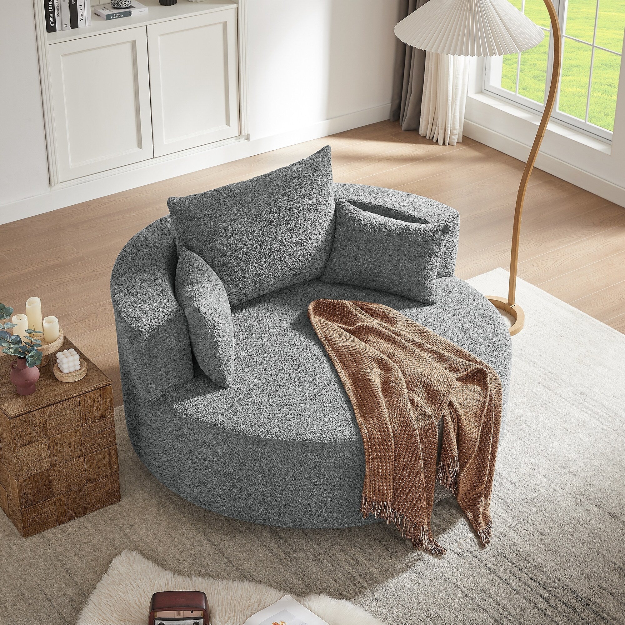 Fauteuil lounge rond en chenille, avec accoudoirs et base pivotante à 360° et 3 coussins amovibles