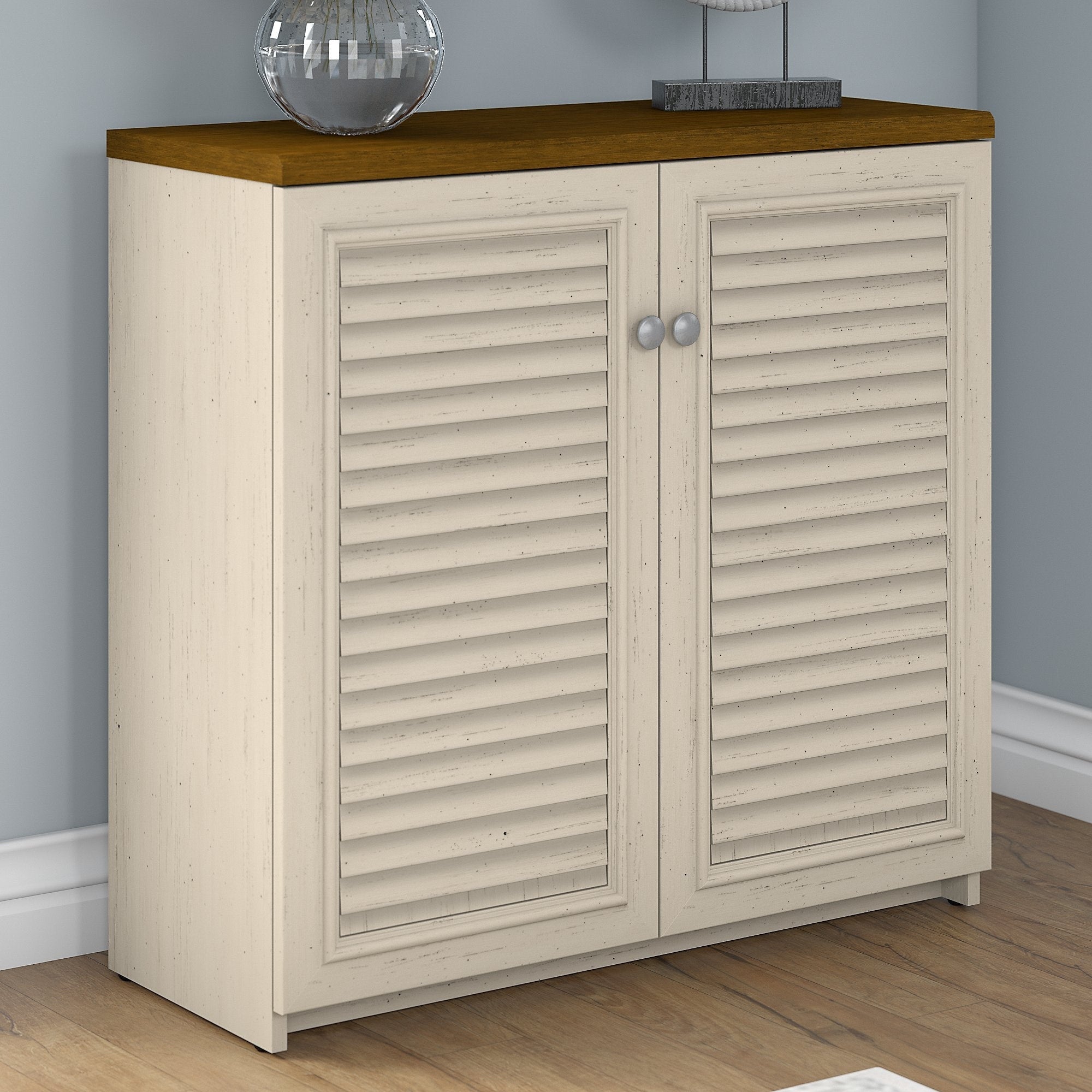 Armoire de rangement Fairview avec portes et étagères de Bush Furniture - 80,6 cm L x 32,4 cm l x 78,1 cm H