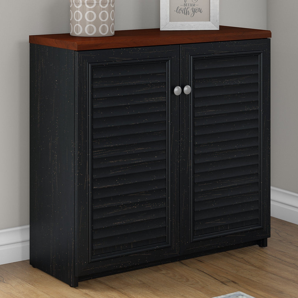 Armoire de rangement Fairview avec portes et étagères de Bush Furniture - 80,6 cm L x 32,4 cm l x 78,1 cm H