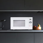 Four à micro-ondes de comptoir Farberware de 1000 watts et 1,1 pi³ avec éclairage LED et verrouillage enfant.