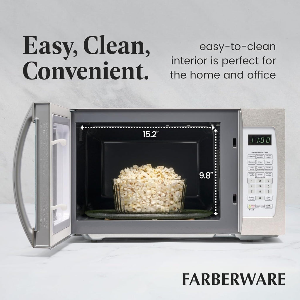 Four à micro-ondes Farberware Professional de 1,3 pi³ et 1100 watts avec fonction de cuisson intelligente à capteur, blanc et platine