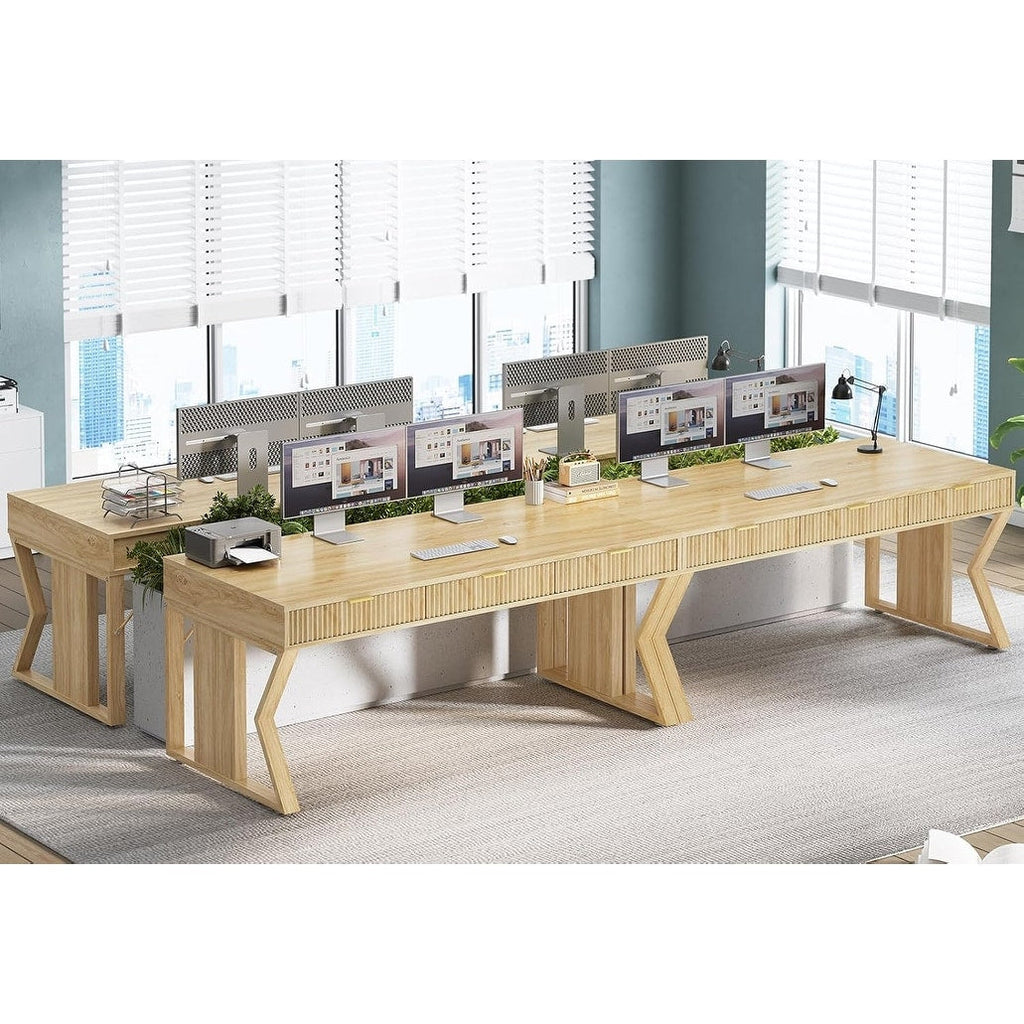 Bureau de direction de style farmhouse, bureau de travail à domicile, tiroir à dossiers, support de moniteur, prise de courant.