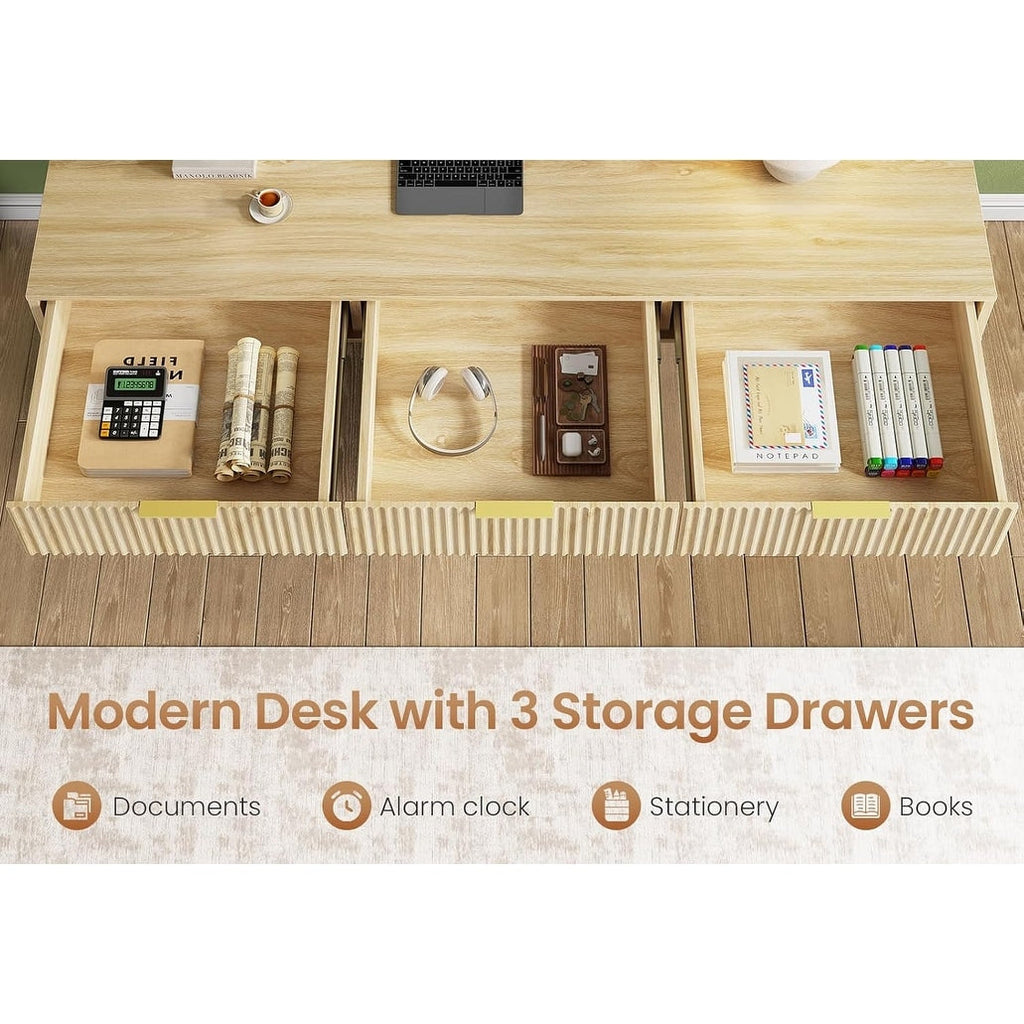 Bureau de direction de style farmhouse, bureau de travail à domicile, tiroir à dossiers, support de moniteur, prise de courant.