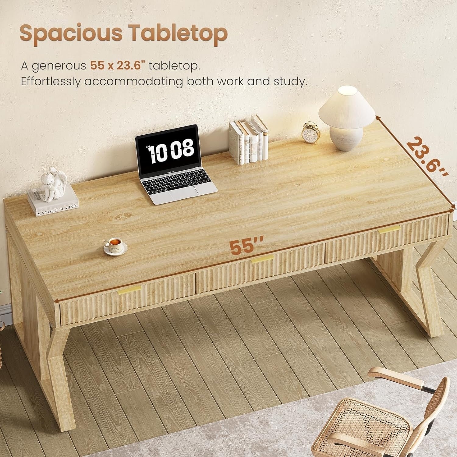 Bureau de direction de style farmhouse, bureau de travail à domicile, tiroir à dossiers, support de moniteur, prise de courant.