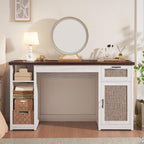 Bureau de direction de style farmhouse, bureau de travail à domicile, tiroir à dossiers, support de moniteur, prise de courant.