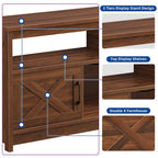 Meuble TV style farmhouse pour téléviseur jusqu'à 65 pouces avec portes et étagères ouvertes, console multimédia et prise de courant.