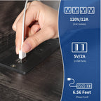 Meuble TV style farmhouse pour téléviseur jusqu'à 65 pouces avec portes et étagères ouvertes, console multimédia et prise de courant.