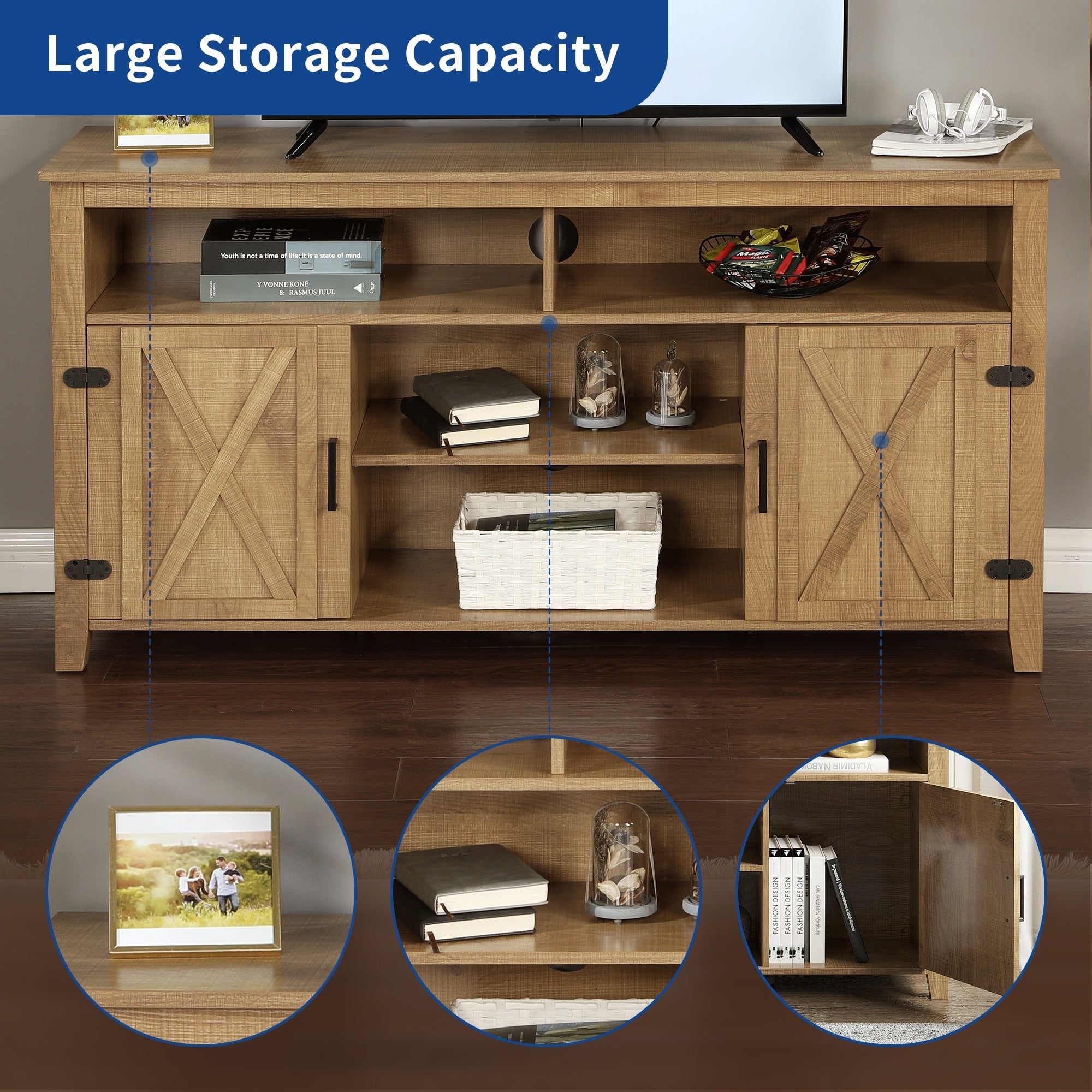 Meuble TV style farmhouse pour téléviseur jusqu'à 65 pouces avec portes et étagères ouvertes, console multimédia et prise de courant.