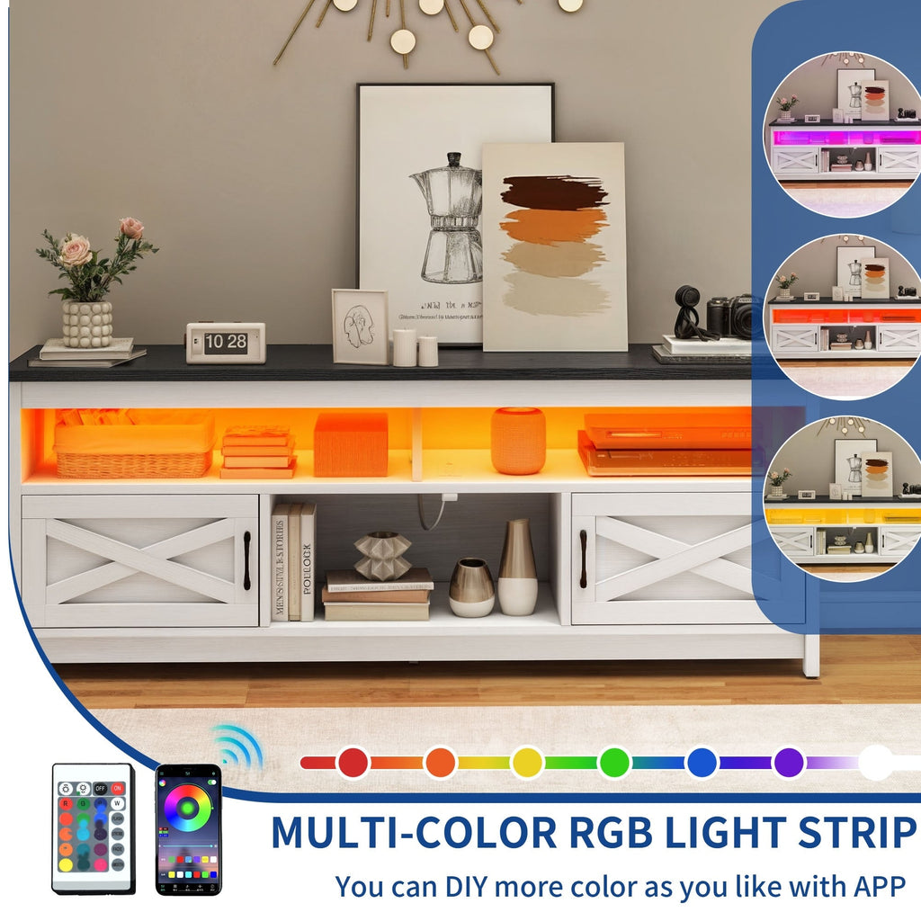 Meuble TV style farmhouse pour téléviseur jusqu'à 65 pouces avec portes et étagères ouvertes, console multimédia et prise de courant.