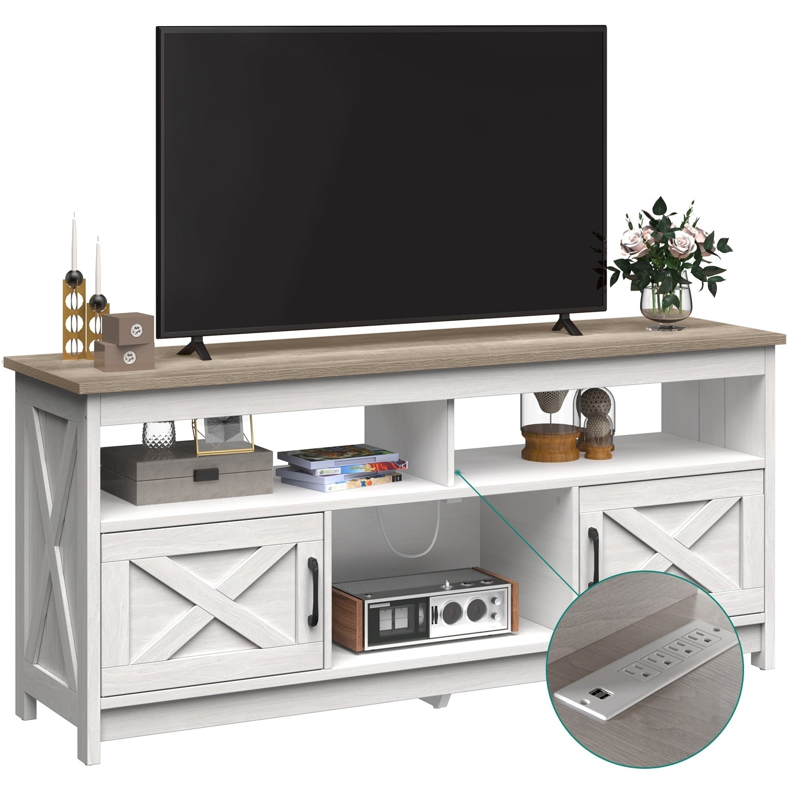 Meuble TV style farmhouse pour téléviseur jusqu'à 65 pouces avec portes et étagères ouvertes, console multimédia et prise de courant.