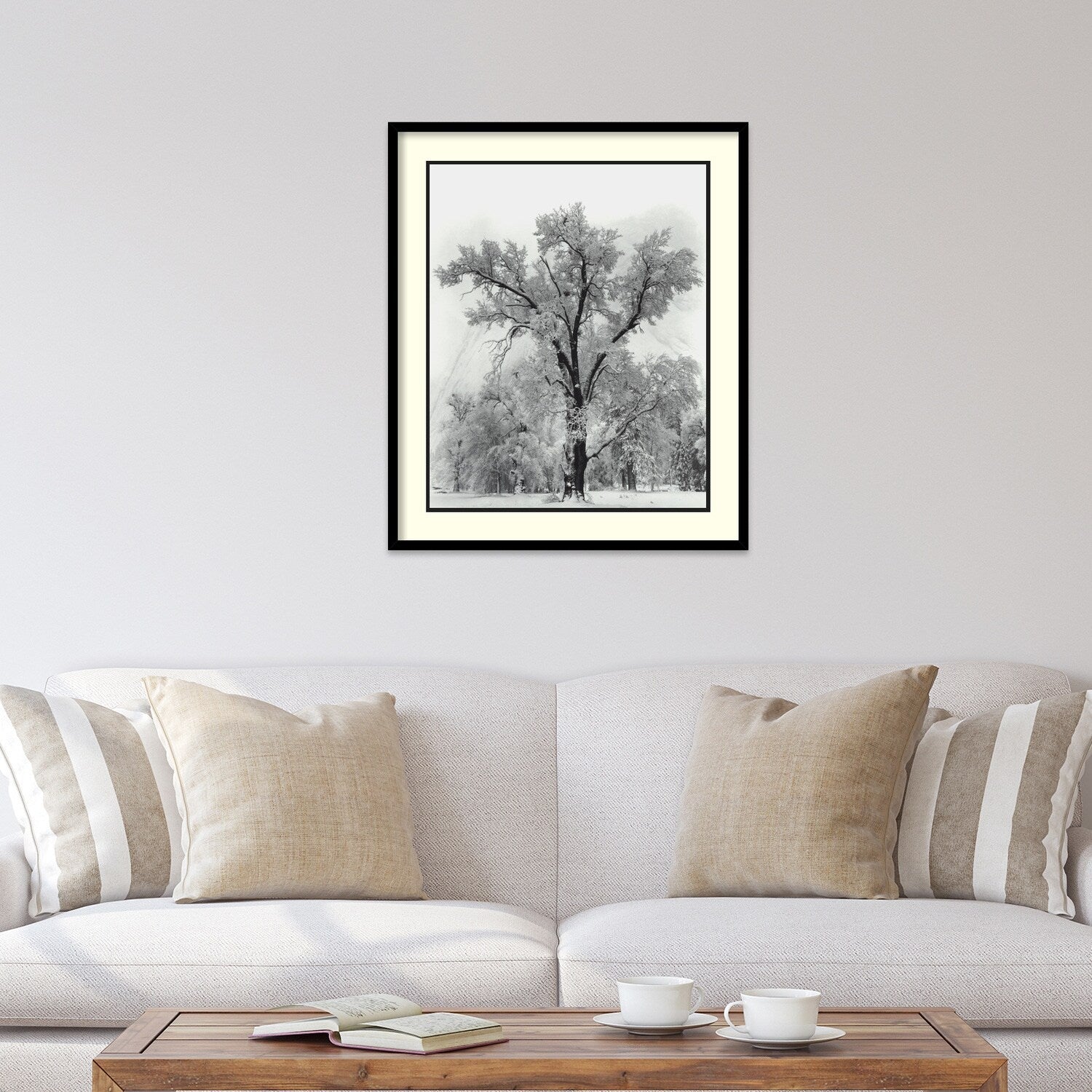 Reproduction d'œuvre encadrée « Chêne, tempête de neige, parc national de Yosemite - 1948 » d'Ansel Adams, 68,6 x 81,3 cm.