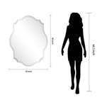 Miroir mural rectangulaire élégant à bords biseautés et festonnés, sans cadre.