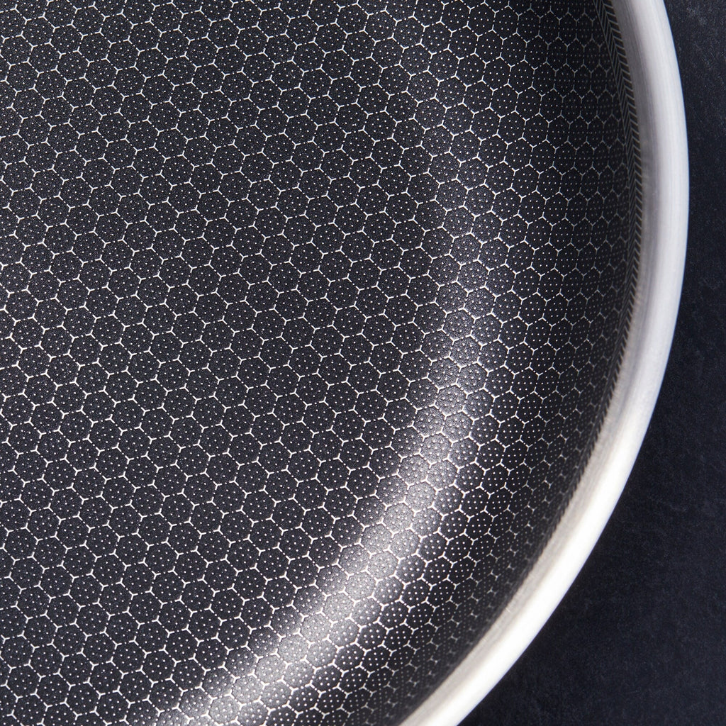 Ensemble de 3 poêles HENCKELS Paradigm avec pelle et cuillère de service offertes - 5 pièces