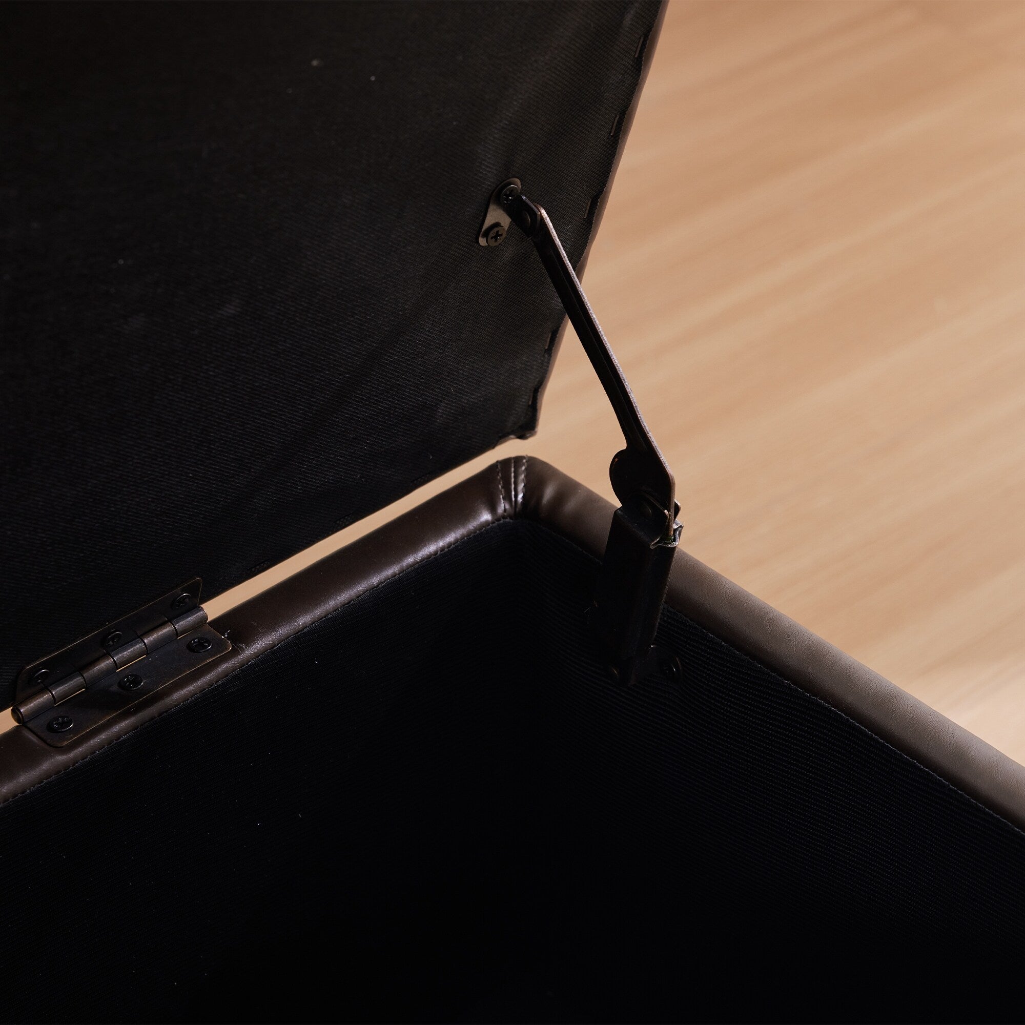 Ottoman rectangulaire de rangement recouvert de simili cuir - 50,3 x 17,50 x 18 pouces