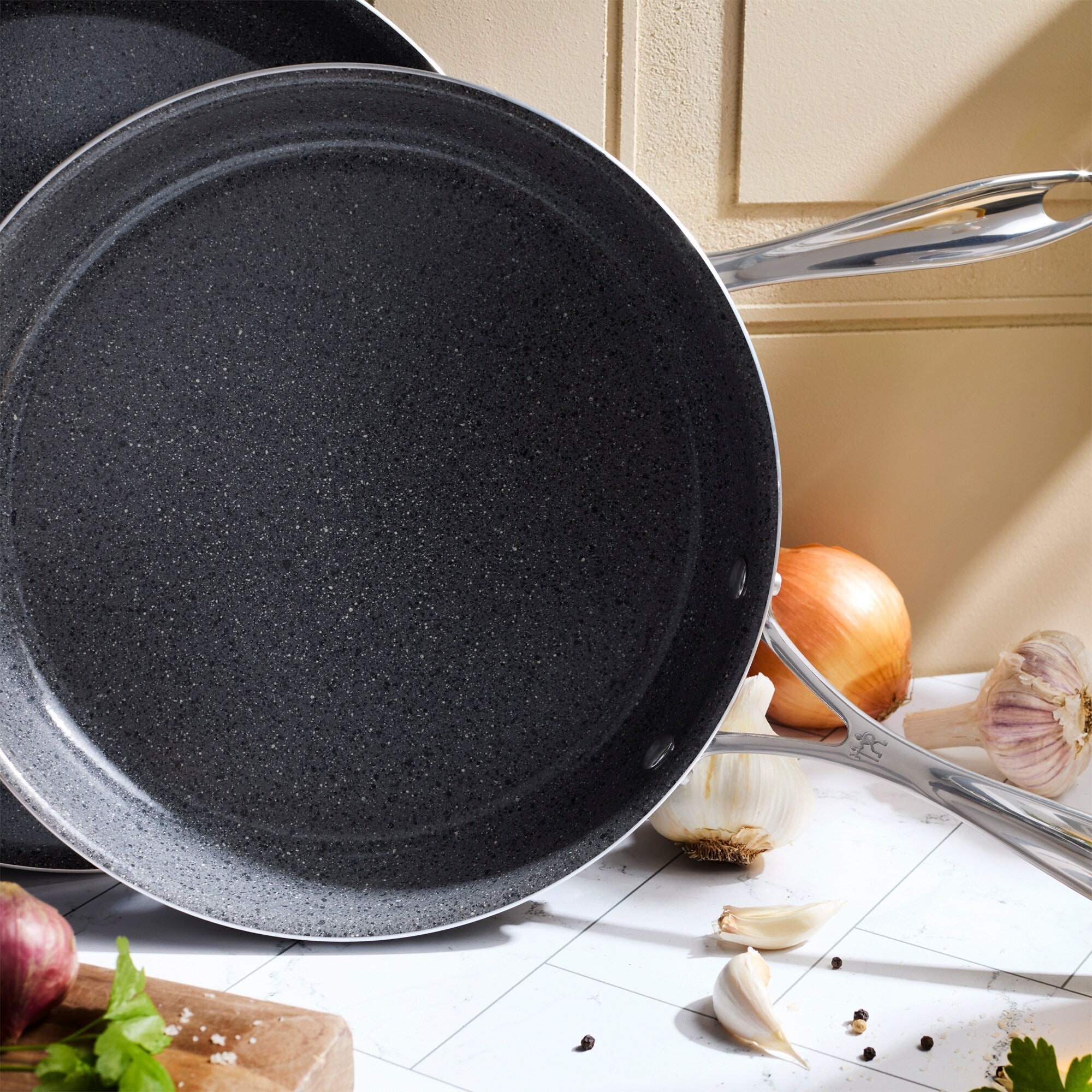 Ensemble de casseroles et poêles antiadhésives en céramique Henckels Capri, 11 pièces, en aluminium et céramique - Gris