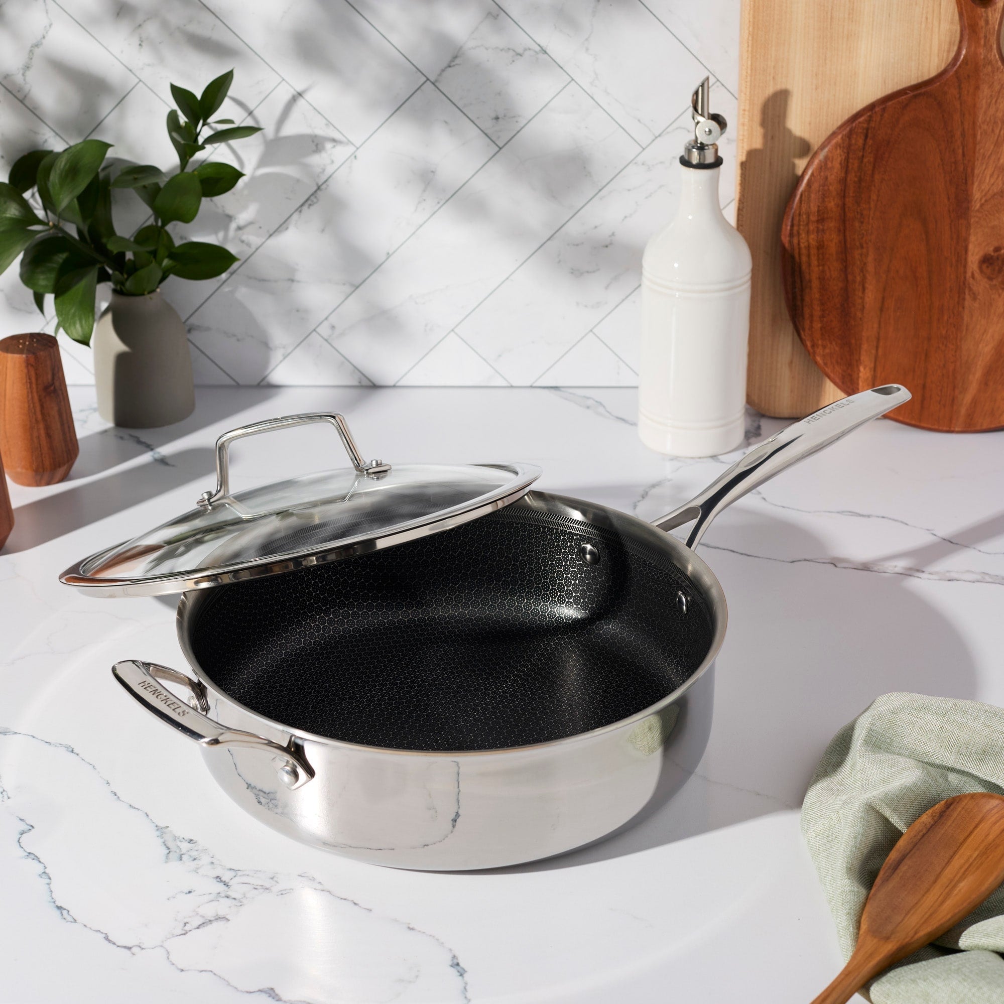 Poêle à frire en acier inoxydable Henckels Paradigm de 4 quarts avec couvercle et aide-poignée