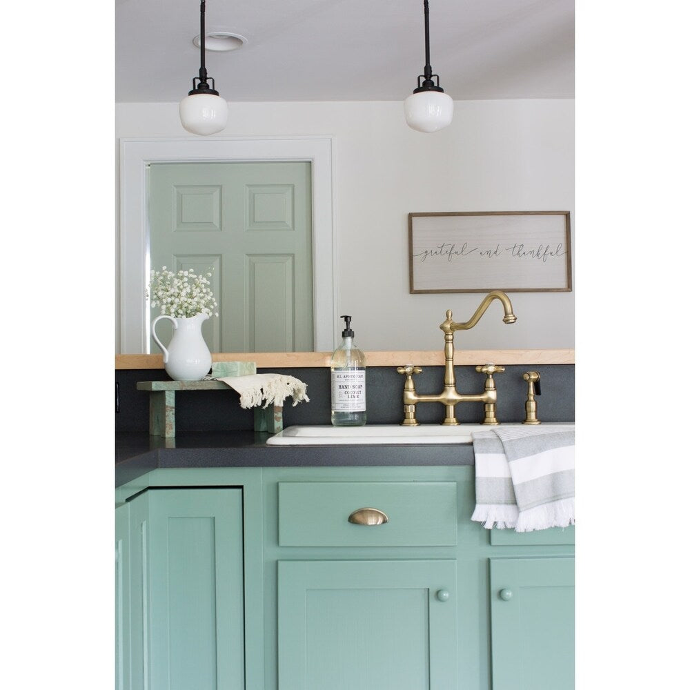 Robinet de cuisine Kingston Brass Heritage Bridge avec pulvérisateur en laiton