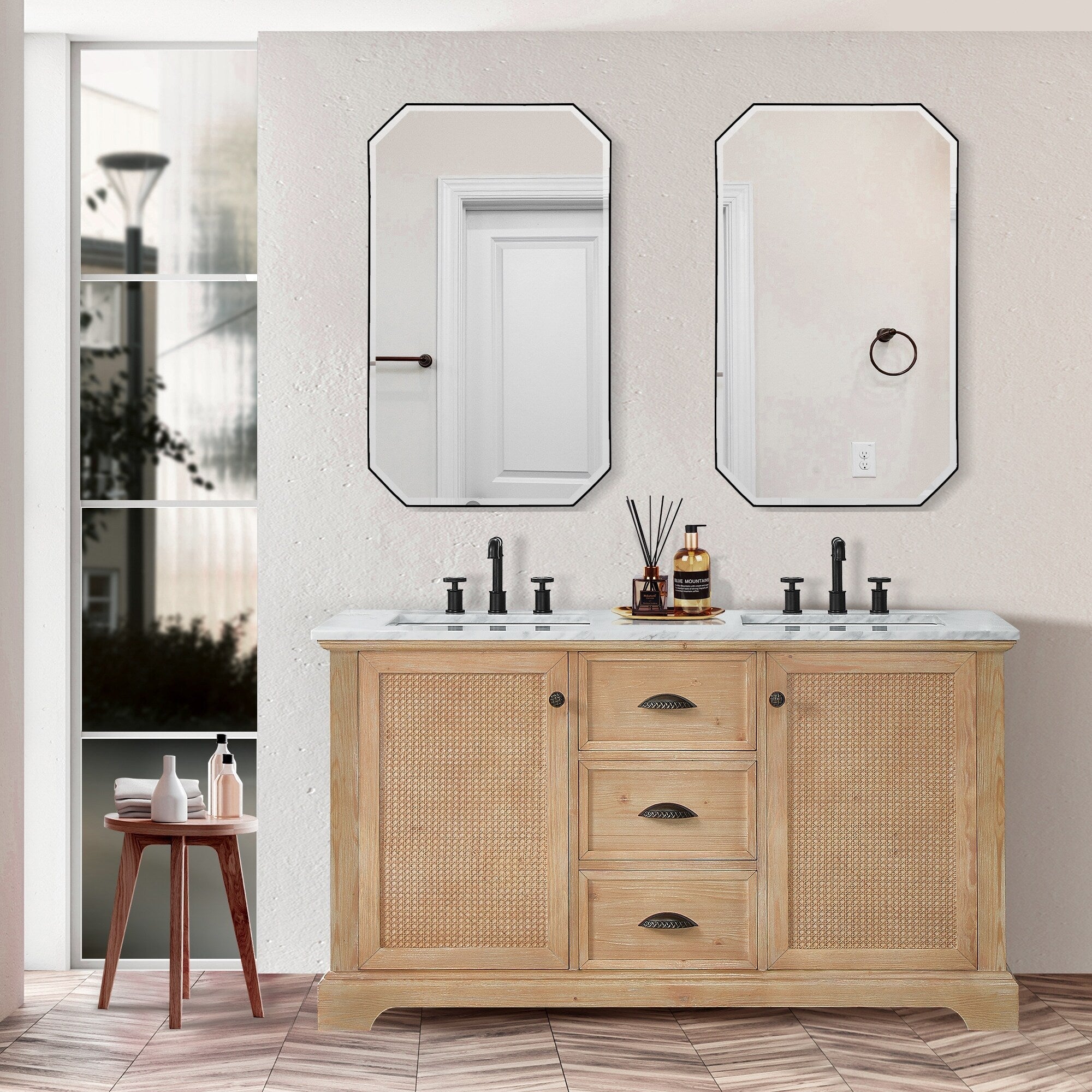 Meuble-lavabo Hervas avec plan de toilette en marbre naturel, sans miroir.