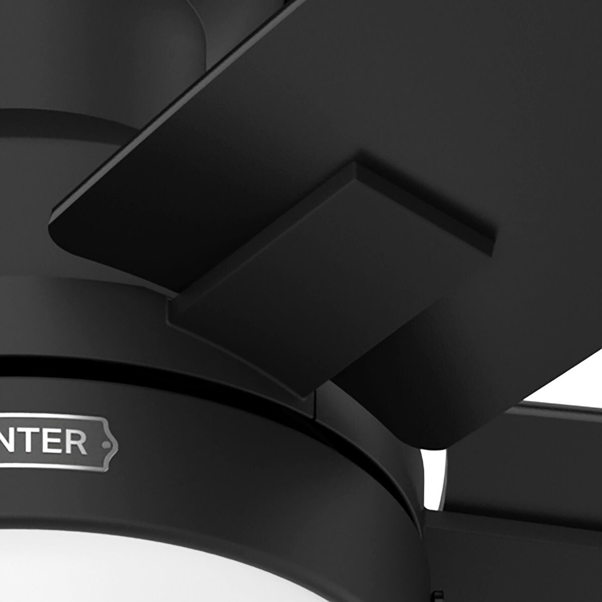 Ventilateur de plafond Hunter 52 Anisten à profil bas avec éclairage LED et interrupteur à tirer - Style moderne, contemporain, transitionnel