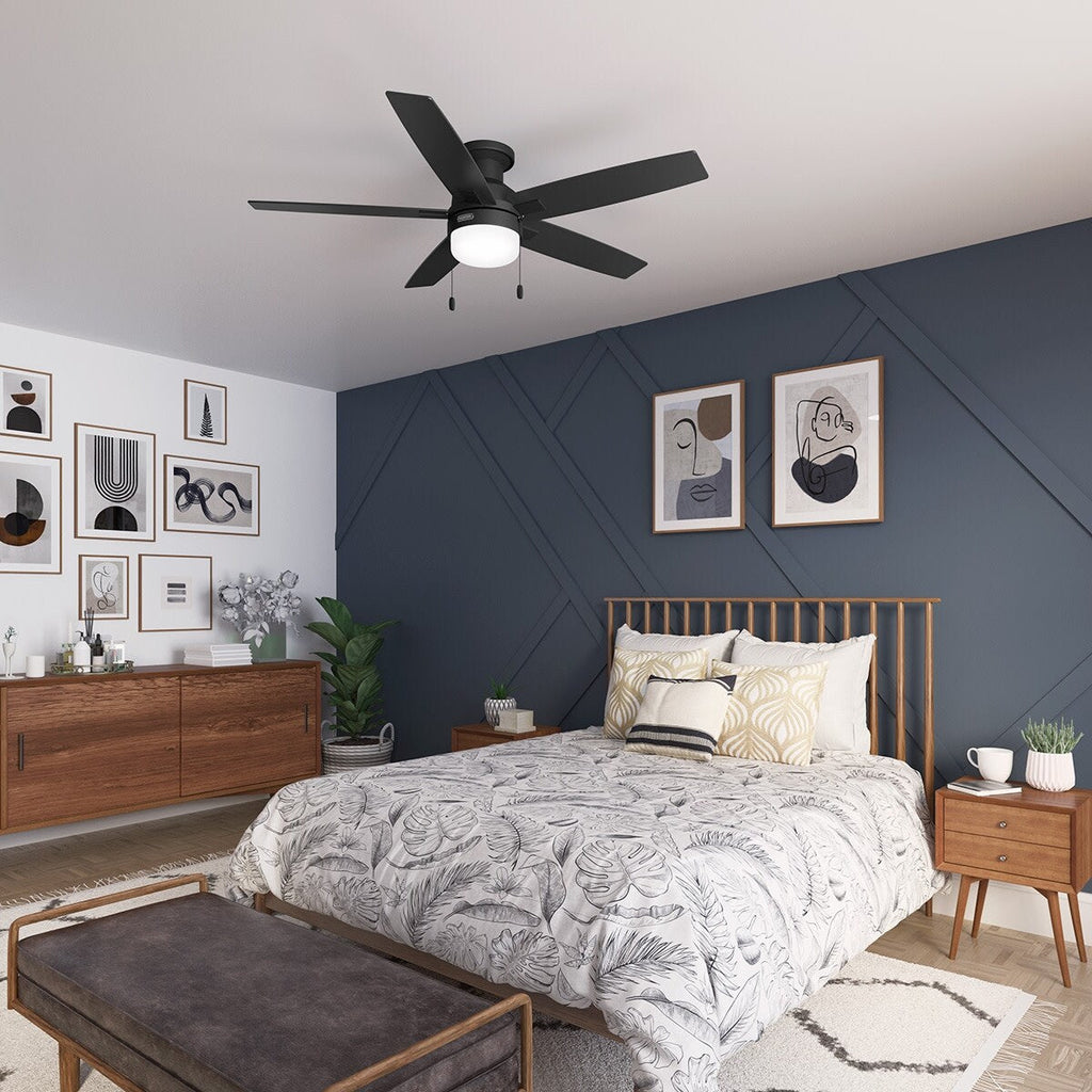 Ventilateur de plafond Hunter 52 Anisten à profil bas avec éclairage LED et interrupteur à tirer - Style moderne, contemporain, transitionnel